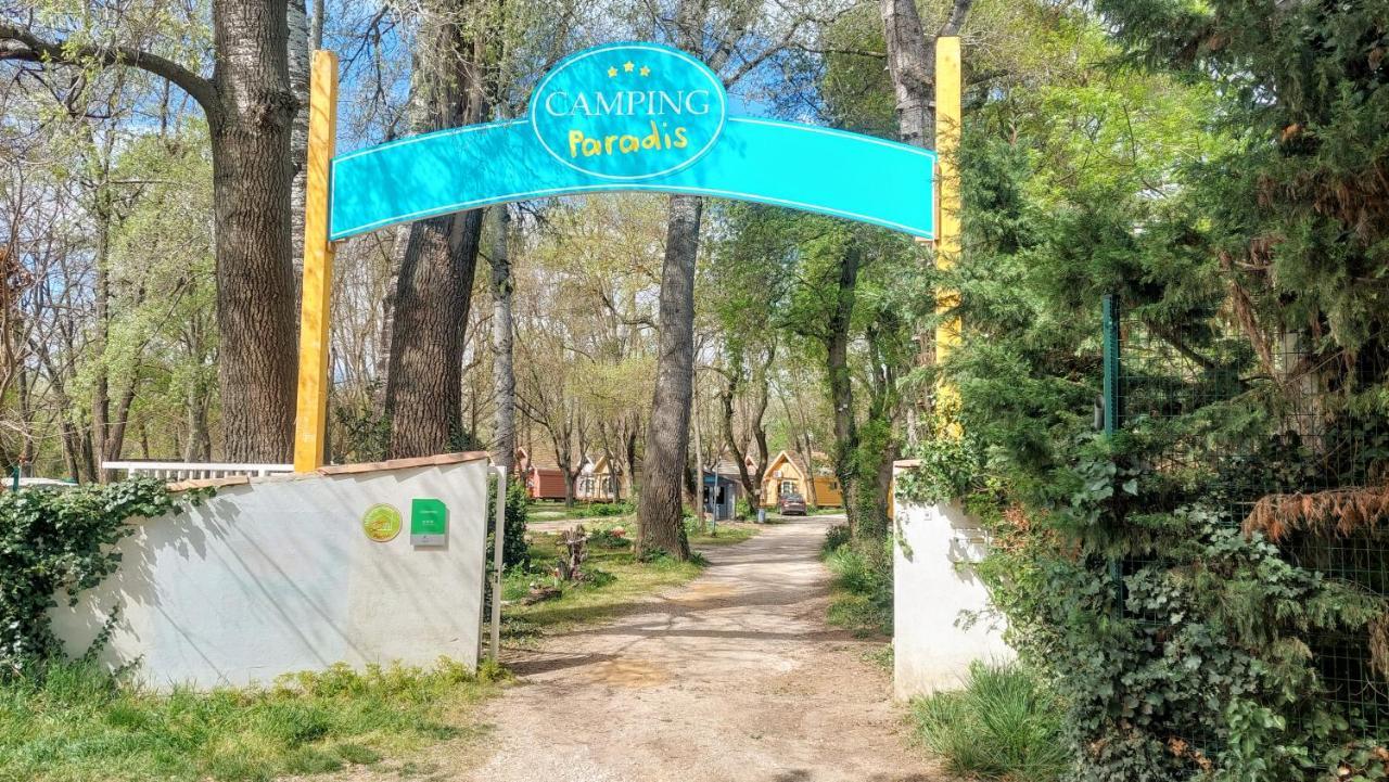 Camping Paradis Bellerive Montfrin Eksteriør billede