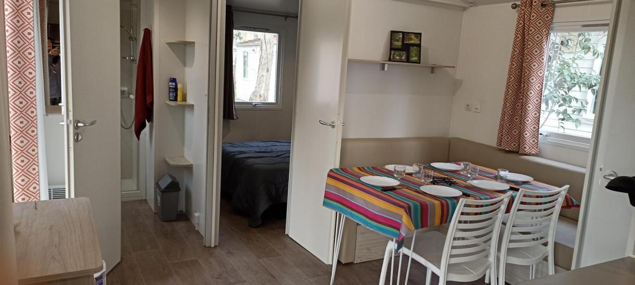 Camping Paradis Bellerive Montfrin Eksteriør billede
