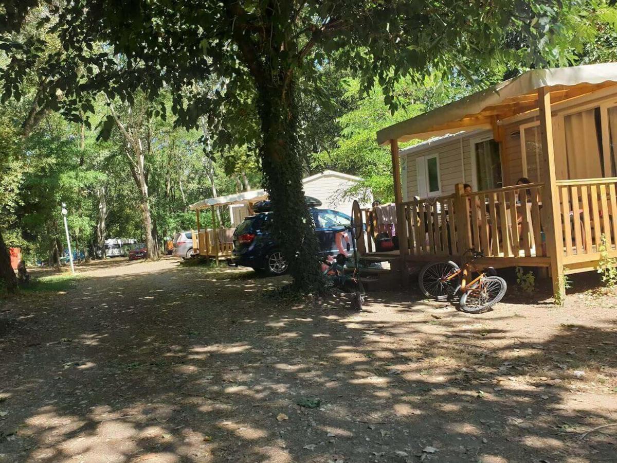 Camping Paradis Bellerive Montfrin Eksteriør billede