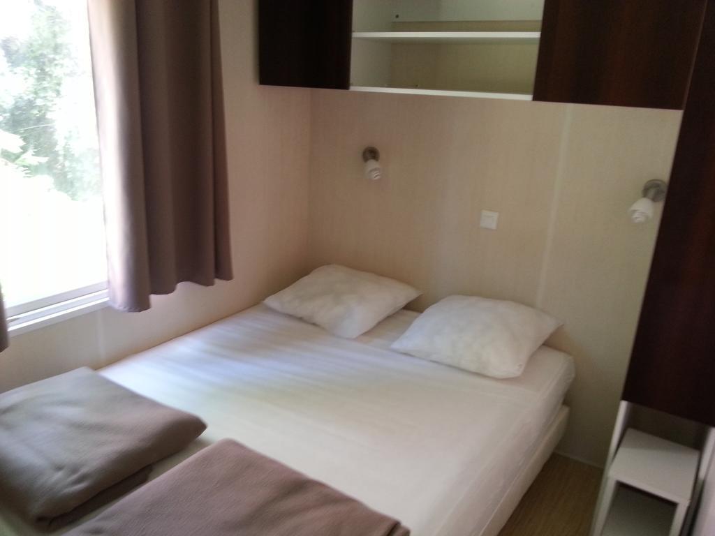 Camping Paradis Bellerive Montfrin Værelse billede