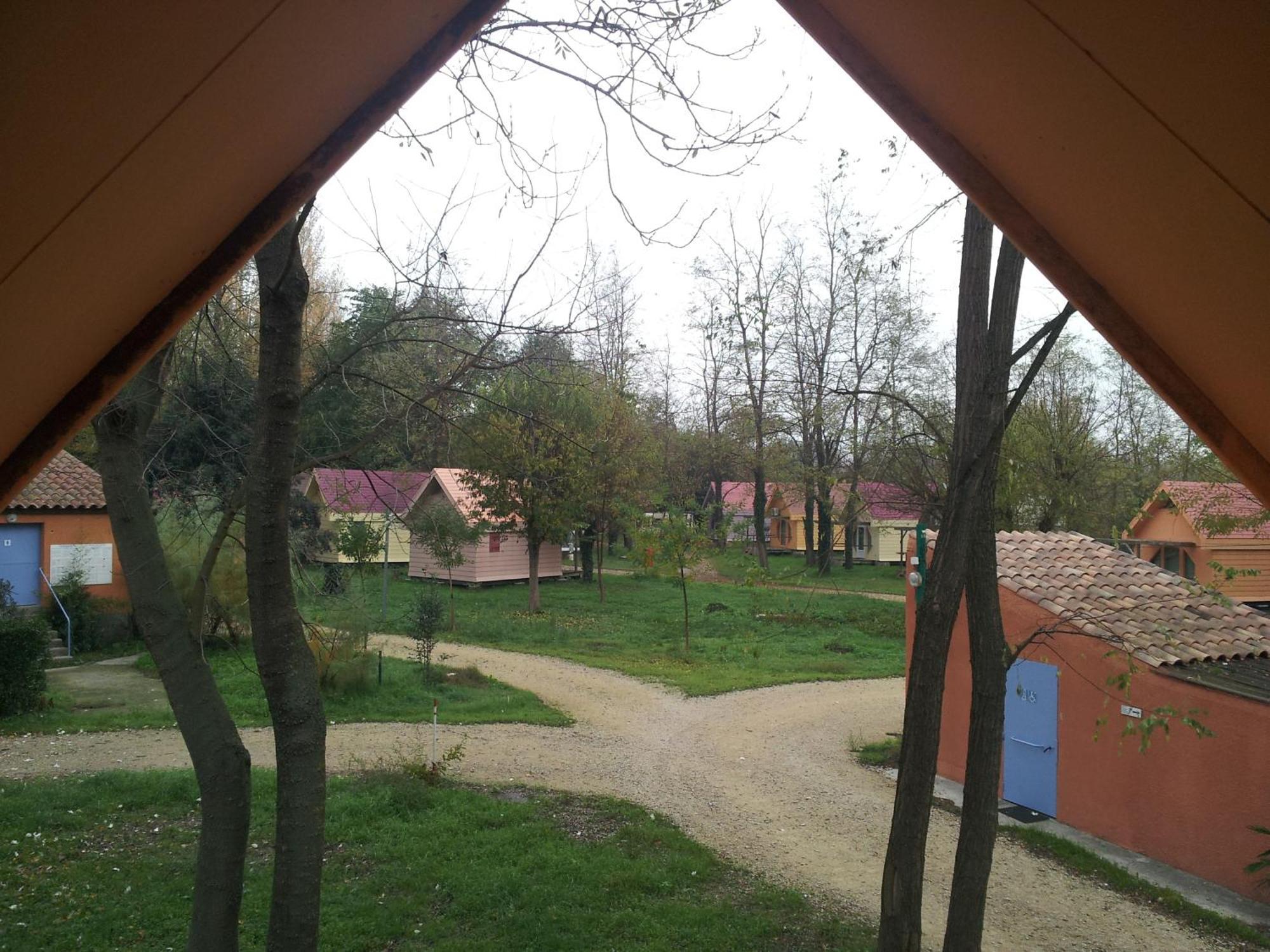 Camping Paradis Bellerive Montfrin Eksteriør billede