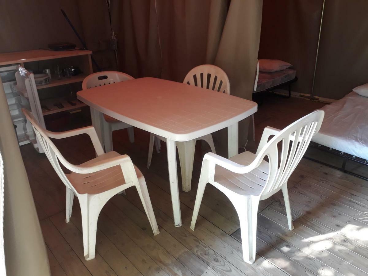 Camping Paradis Bellerive Montfrin Eksteriør billede