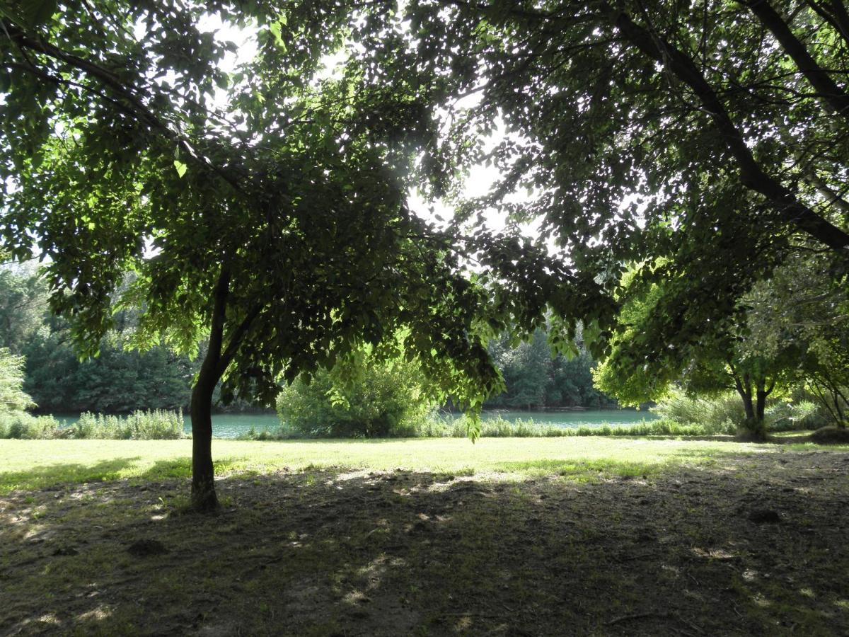Camping Paradis Bellerive Montfrin Eksteriør billede